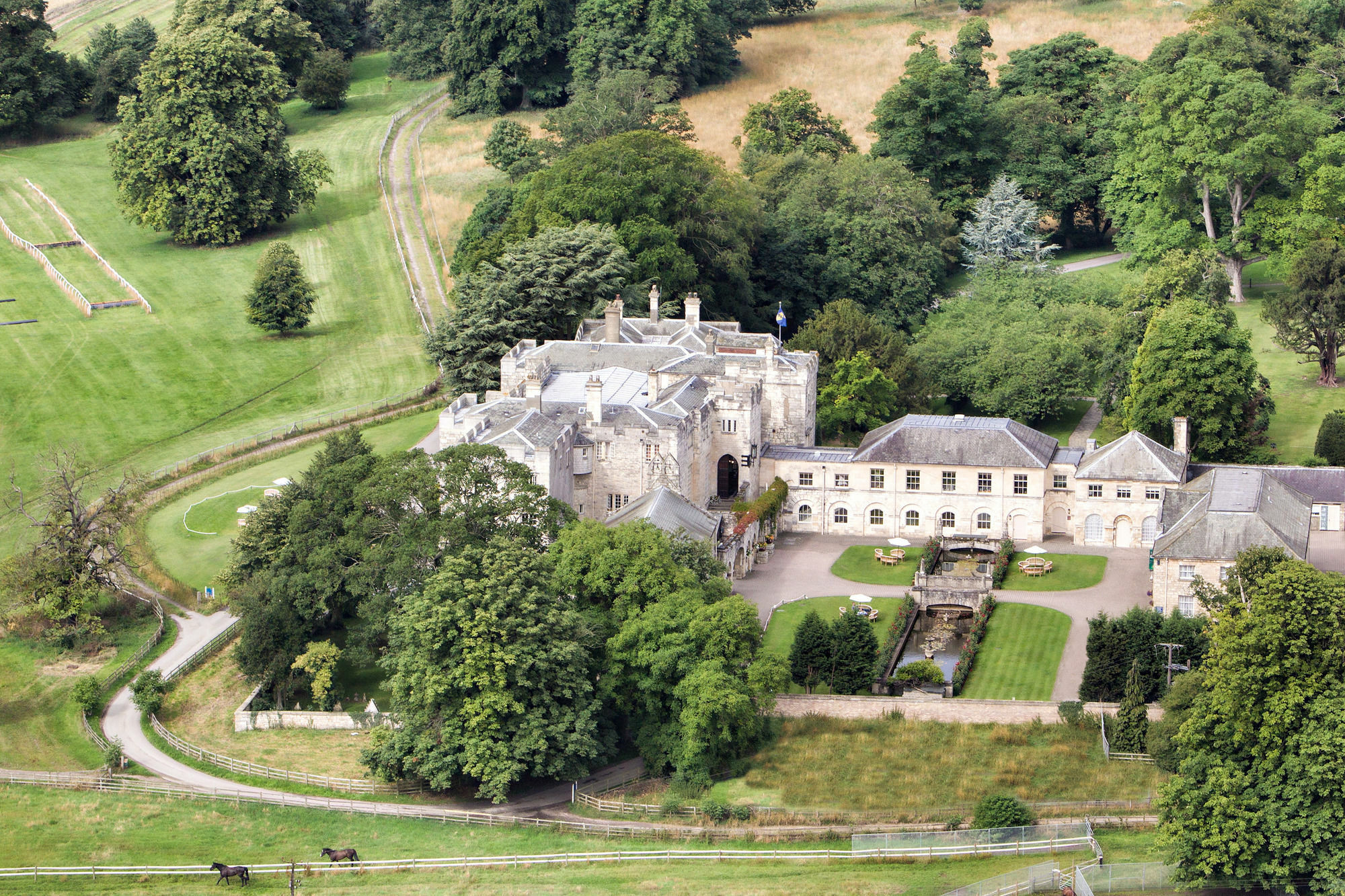 Hazlewood Castle & Spa แท็ดคาสเตอร์ ภายนอก รูปภาพ